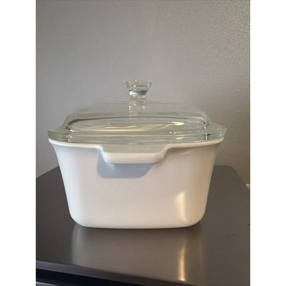 Corning Ware 1 1/2 quart casserole dish with lid White Blue